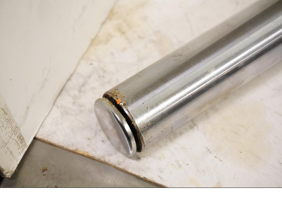 Vänster sida på Gaffelben från en Yamaha XV 750 -1995 motorcykel.