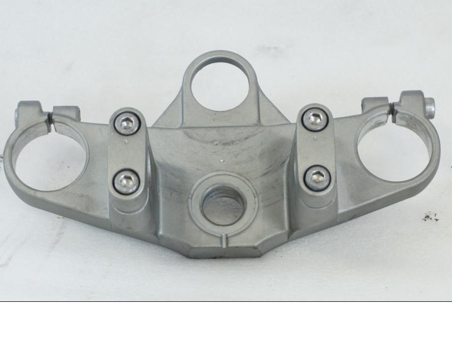 Framsidan på Gaffelkrona från en Yamaha TDM 850 -1998 motorcykel.