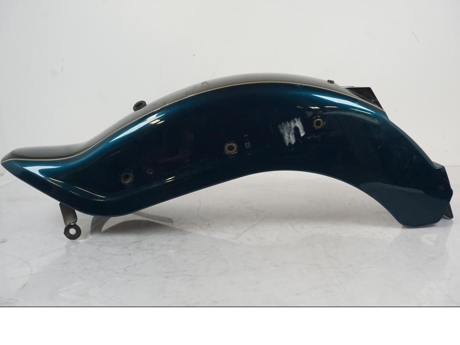 Extrabild2 på <p>Bakskärm från Suzuki VZ 800 1997.</p>

<p>Med invändigt stag, mindre lackskador, repor och en spricka höger fram se bilder.</p> motorcykel.