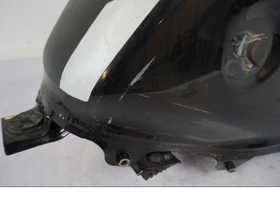 Extrabild1 på Bensintank från en KTM 125 Duke -2017 motorcykel.