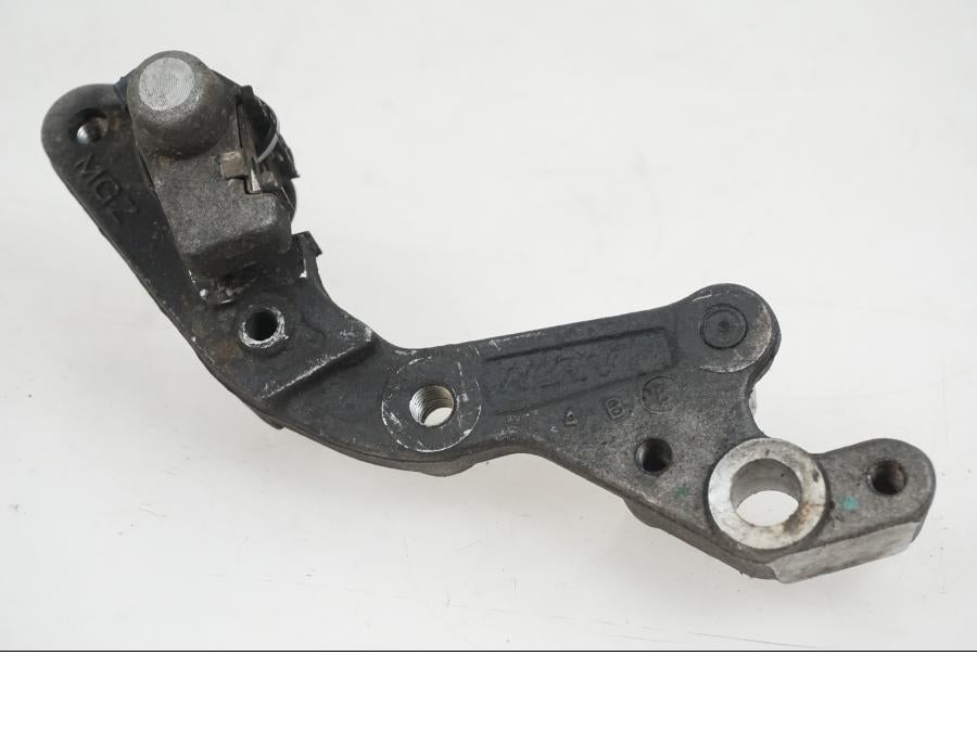 Höger sida på Bromsoksfäste från en Honda CB 500 X -2015 motorcykel.