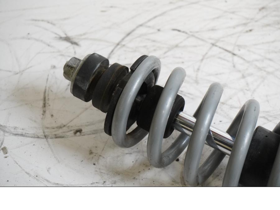 Baksidan på Stötdämpare från en BMW R 1200 R -2007 motorcykel.