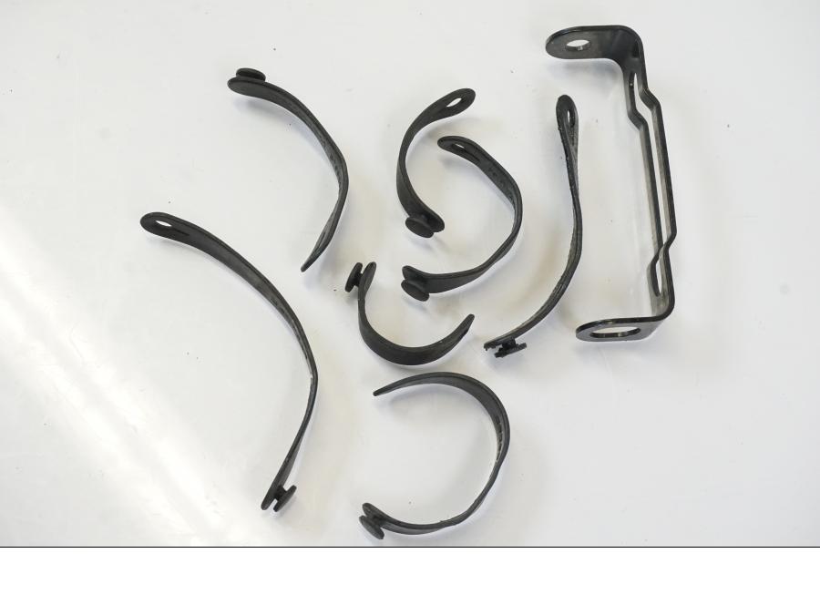 Höger sida på Skruv / Mutter etc från en Triumph Trident -2021 motorcykel.