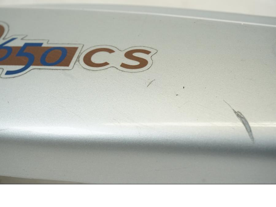 Höger sida på Bakvinge från en BMW F 650 CS -2003 motorcykel.