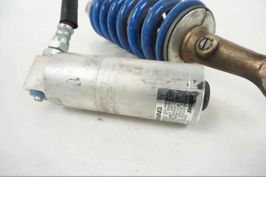 Vänster sida på Stötdämpare från en Triumph Speed Triple -2009 motorcykel.