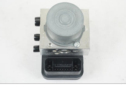 Vänster sida på ABS Modulator från en Yamaha MT-07 -2019 motorcykel.