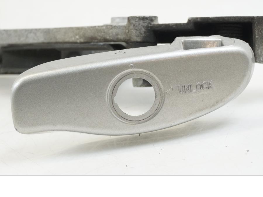 Baksidan på Sidoväskhållare från en Honda ST 1300 -2002 motorcykel.