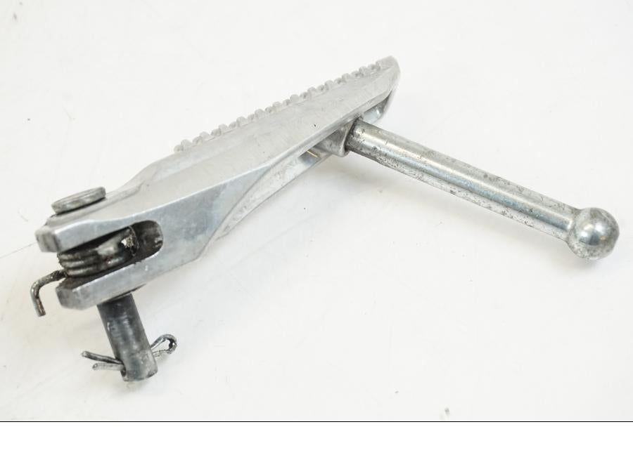 Höger sida på Fotpinne från en Yamaha YZF R7 -2022 motorcykel.