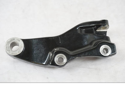 Snett uppifrån på Bromsoksfäste från en Yamaha XVS 1100 -2004 motorcykel.