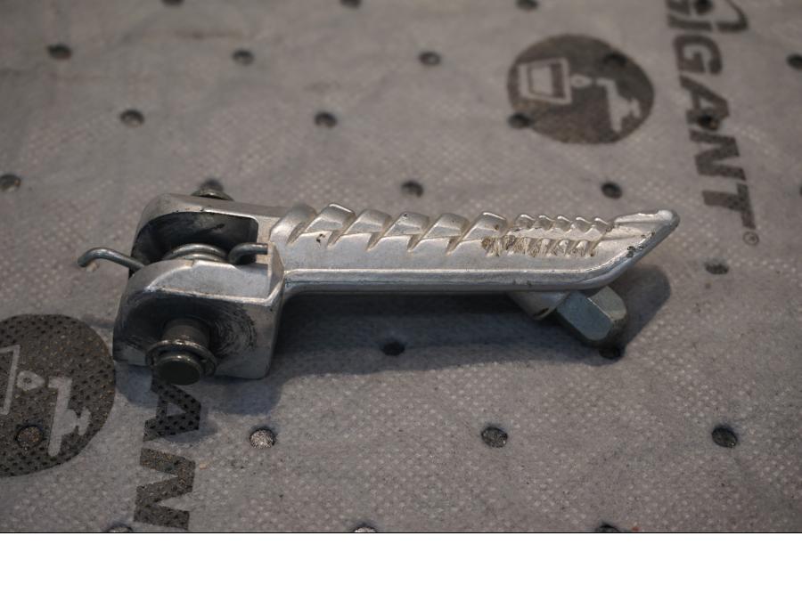 Framsidan på Fotpinne från en Suzuki GSX-R 1000 -2008 motorcykel.