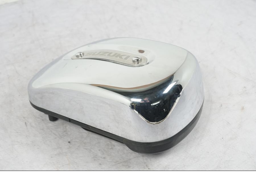 Höger sida på Verktygslåda från en Suzuki VZ 800 -1997 motorcykel.