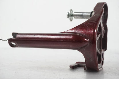 Snett uppifrån på Fotpinnefäste från en H-D Softail FXCW Rocker -2008 motorcykel.