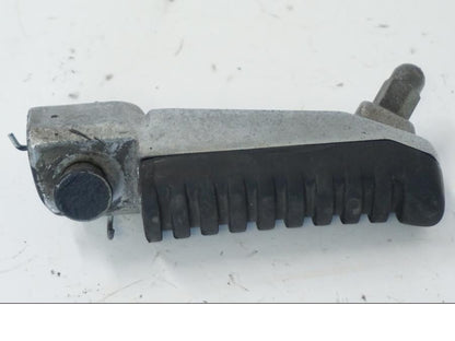 Vänster sida på Fotpinne från en Kawasaki ZR-7 -2001 motorcykel.