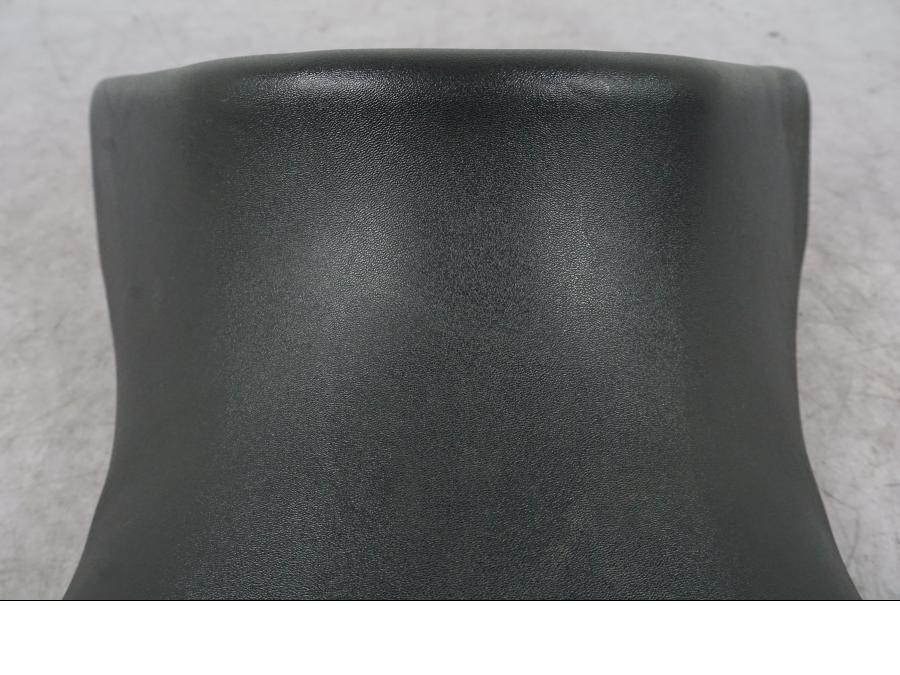 Snett uppifrån på Sadel från en Buell 1125 R -2008 motorcykel.