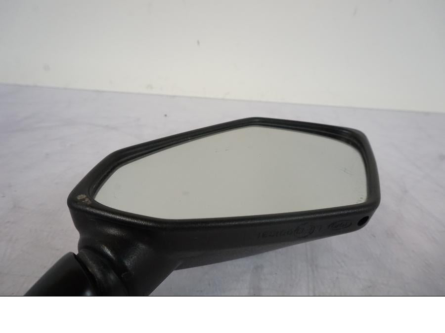 Baksidan på Backspegel från en Kawasaki ER-6F -2010 motorcykel.