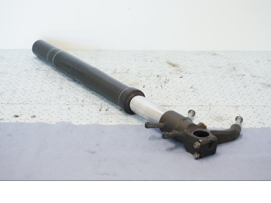 Höger sida på Gaffelben från en Suzuki GSX 1300 BK -2008 motorcykel.