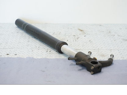 Höger sida på Gaffelben från en Suzuki GSX 1300 BK -2008 motorcykel.