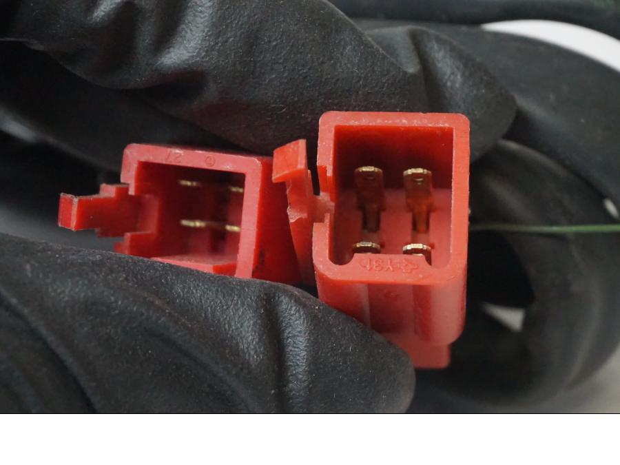 Extrabild3 på <p>Styrelreglage höger från Honda CBR 600 F 1997.</p>

<p>Med ljusbrytare.</p> motorcykel.