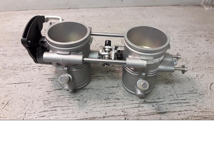 Baksidan på Spjällhus från en BMW F 800 R -2010 motorcykel.