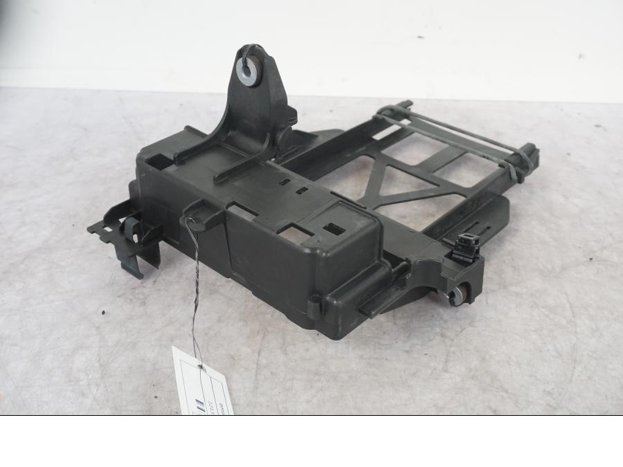 Höger sida på Motronic styrenhet från en BMW F 800 R -2018 motorcykel.