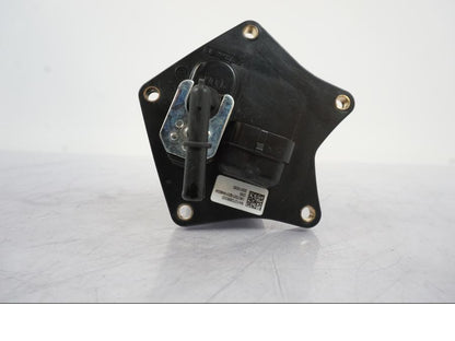 Snett uppifrån på Bensinpump insprut från en KTM 790 Duke -2019 motorcykel.