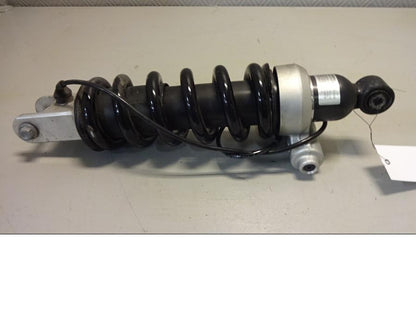 Baksidan på Stötdämpare från en BMW F 800 GT -2015 motorcykel.