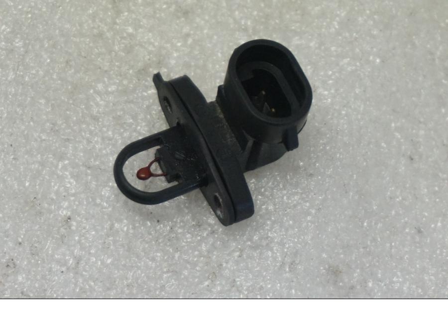 Framsidan på Temperatursensor från en Ducati Monster 796 -2013 motorcykel.