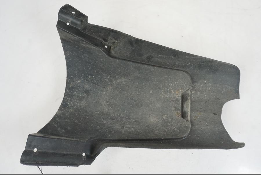 Snett nerifrån på Stänkskärm från en BMW R 1250 GS -2021 motorcykel.