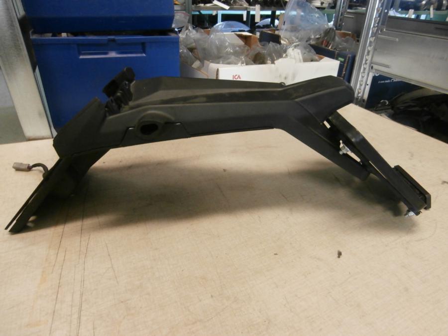 Baksidan på Skylthållare från en Ducati Monster 696 -2013 motorcykel.