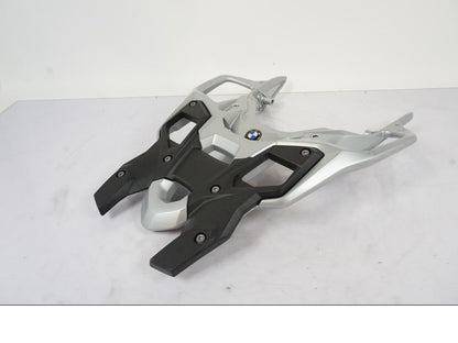 Framsidan på Pakethållare från en BMW S 1000 XR -2019 motorcykel.