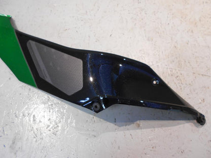 Vänster sida på Bensintankskåpa från en Kawasaki Ninja H2 -2018 motorcykel.