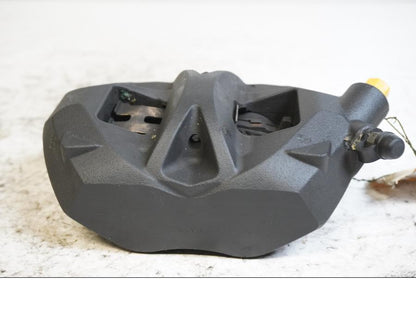 Baksidan på Bromsok från en Triumph Daytona 675 -2010 motorcykel.