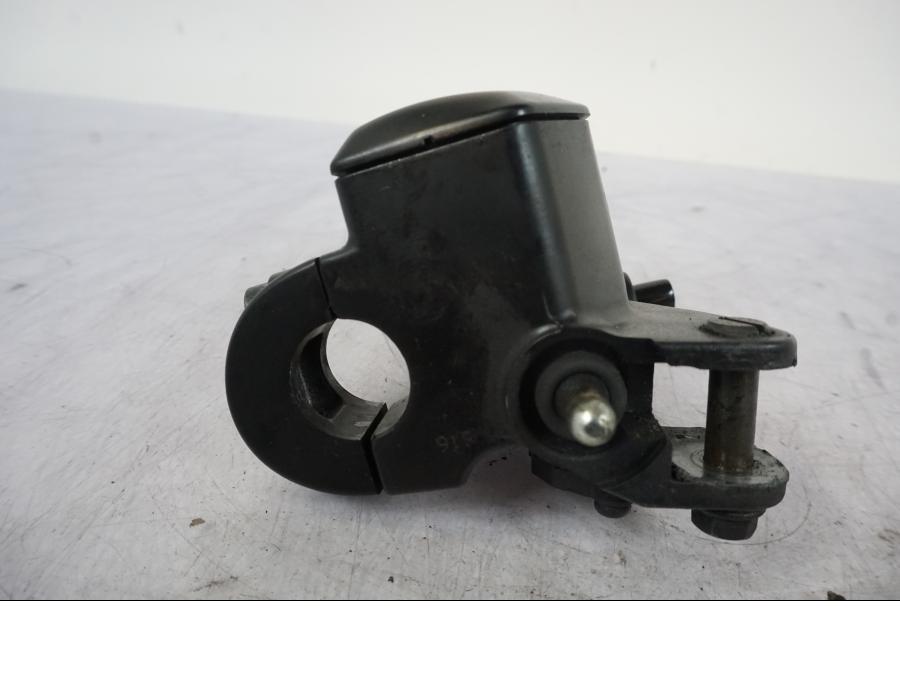 Höger sida på Bromshuvudcylinder från en Kawasaki ER-6F -2010 motorcykel.