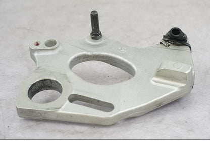 Baksidan på Bromsoksfäste från en Ducati Desert X -2022 motorcykel.