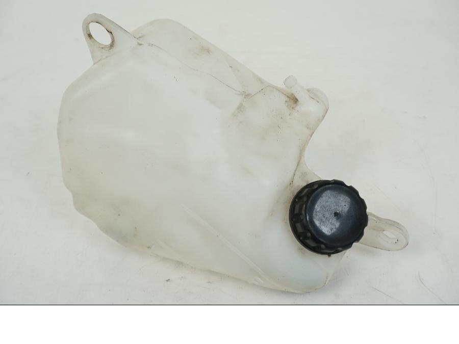 Framsidan på Vattenexpansionskärl från en Kawasaki Z 750 -2006 motorcykel.