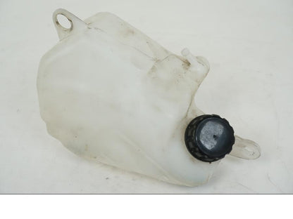 Framsidan på Vattenexpansionskärl från en Kawasaki Z 750 -2006 motorcykel.