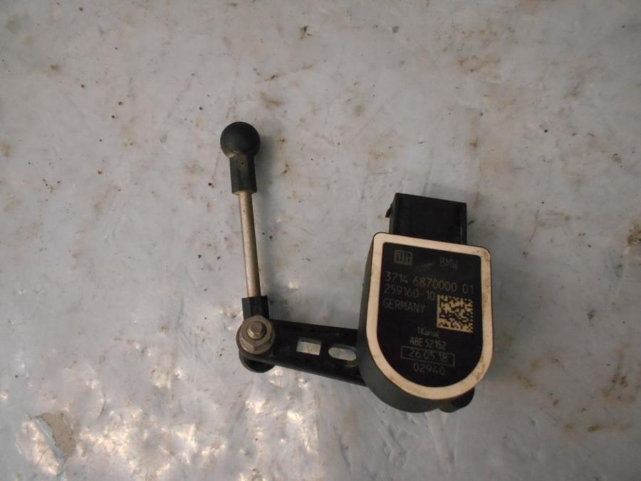 Baksidan på Nivåsensor från en BMW R 1200 GSA -2018 motorcykel.