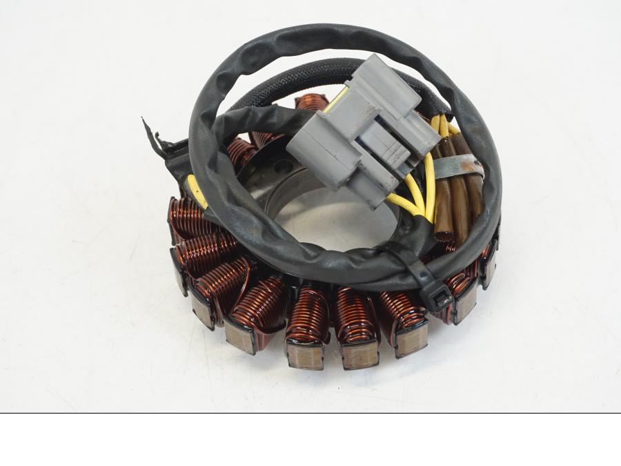 Baksidan på Generator från en Ducati Streetfighter V4 -2020 motorcykel.