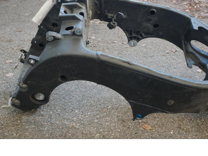 Snett uppifrån på Ram från en Yamaha YZF 1000 R1 -2007 motorcykel.