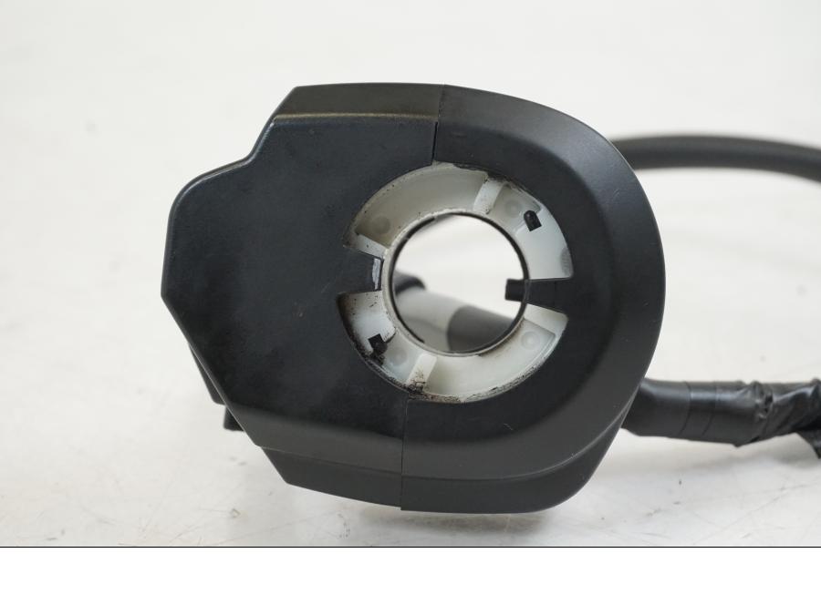 Baksidan på Gasreglage från en Triumph Speed Triple -2021 motorcykel.