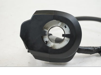 Baksidan på Gasreglage från en Triumph Speed Triple -2021 motorcykel.