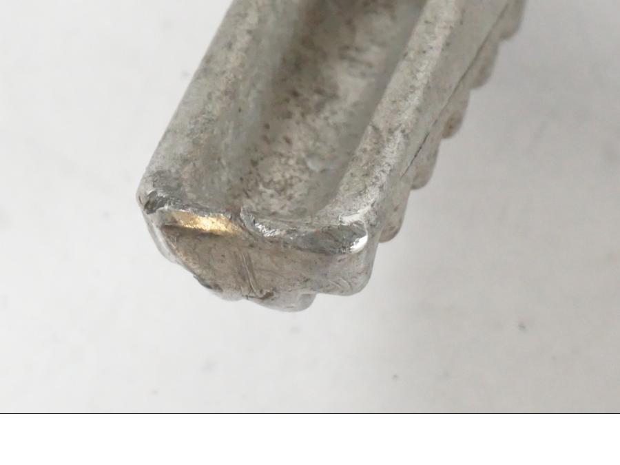 Snett uppifrån på Bromspedal från en Suzuki SV 650 S -2005 motorcykel.