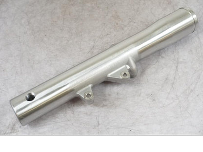 Snett nerifrån på Gaffelben från en Honda VT 750 C4 Shadow -2004 motorcykel.