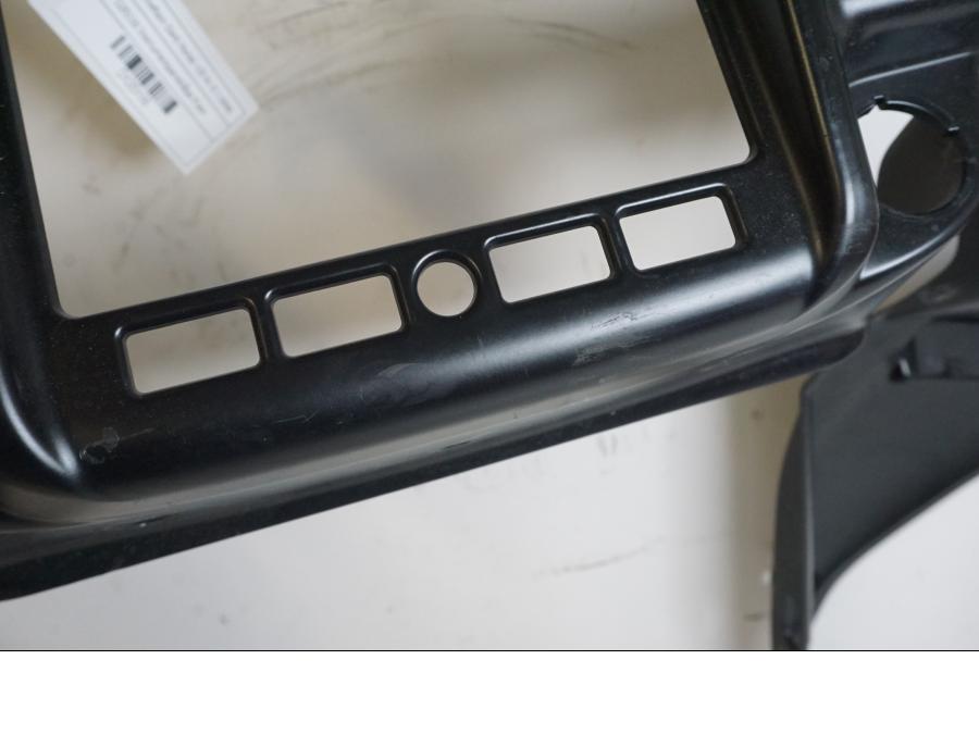 Extrabild3 på Instrumentpanelkåpa från en Indian Chieftain Dark Horse -2019 motorcykel.