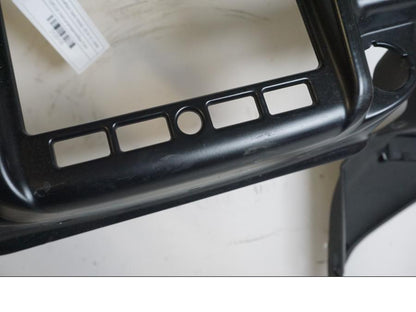 Extrabild3 på Instrumentpanelkåpa från en Indian Chieftain Dark Horse -2019 motorcykel.