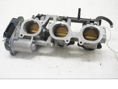 Baksidan på Spjällhus från en MV Agusta Brutale 800 -2014 motorcykel.