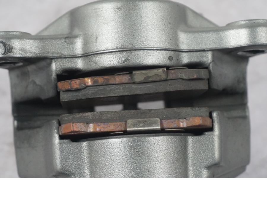 Extrabild2 på Bromsok från en KTM 1290 Super Duke R -2022 motorcykel.