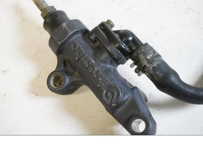 Baksidan på Bromshuvudcylinder från en Yamaha YZF R6 -2001 motorcykel.