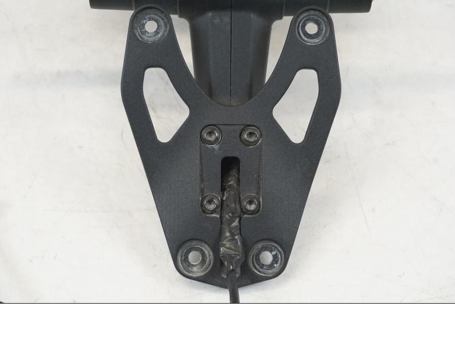 Extrabild3 på Skylthållare från en Triumph Speed Triple -2021 motorcykel.