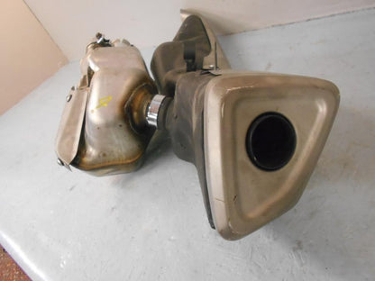 Snett nerifrån på Ljuddämpare från en Honda CBR 1000 F -2010 motorcykel.